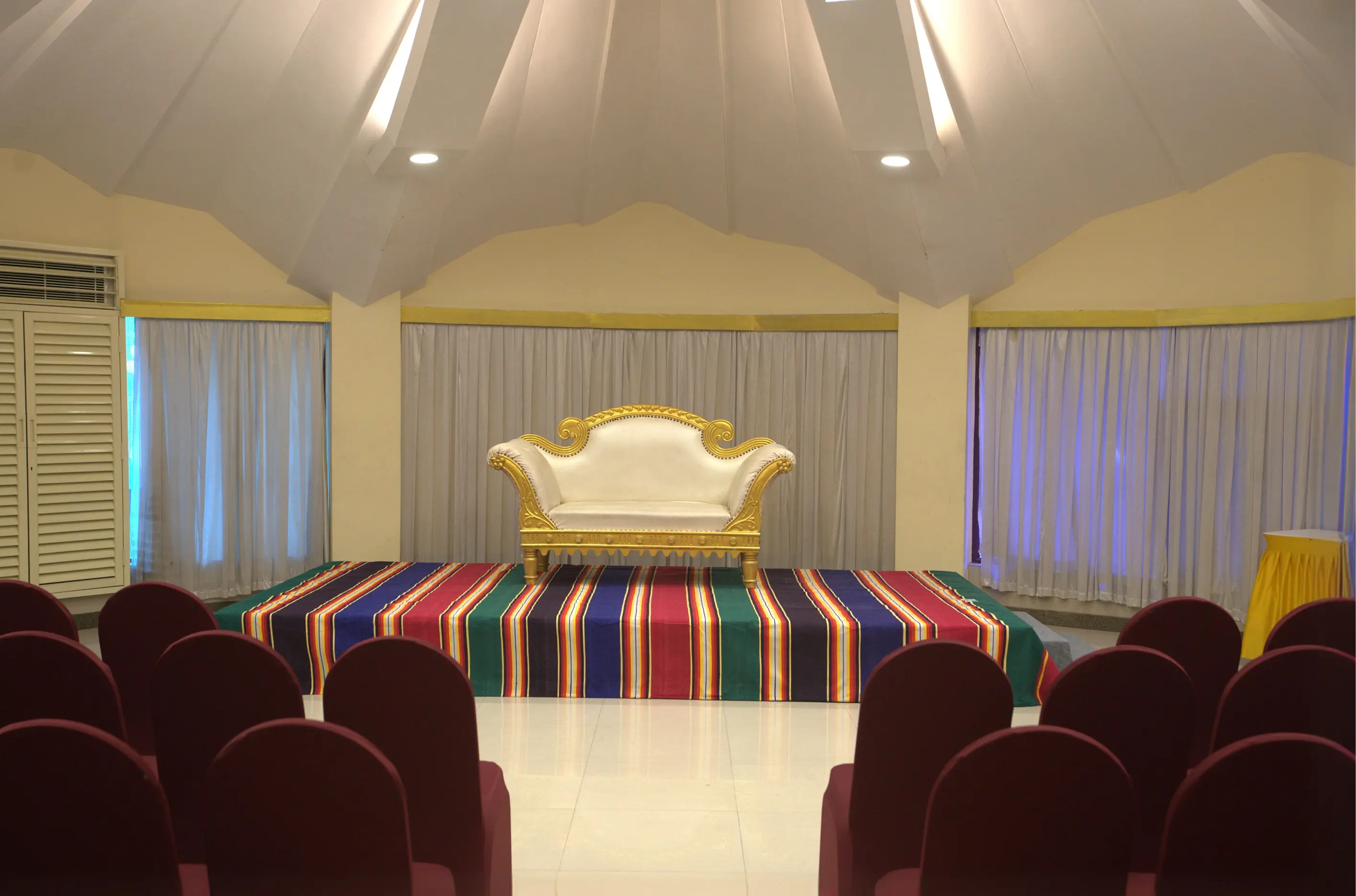 Banquet stage and decor